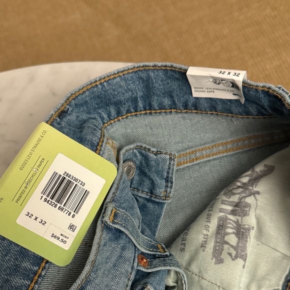 Levi's Slim Taper Jeans in Classic Blue 512 - Picture 4 of 6